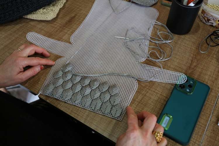 Jinwar Kadın Merkezi’nde Örgü Kursu Devam Ediyor