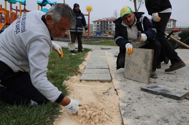 Parklarda Tadilat Çalışmaları Devam Ediyor