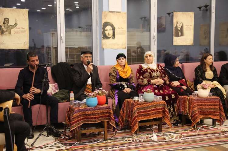 Çınarlılar Denbêj Dinletisine Yoğun İlgi Gösterdi 