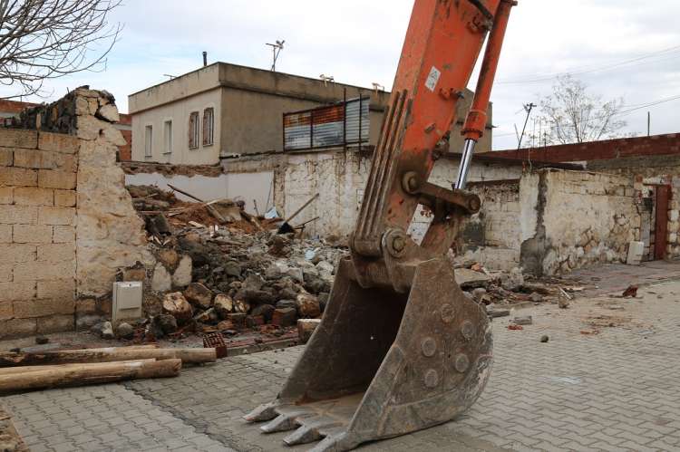 Fatih Mahallesi’nde Metruk Yapı Yıkımı Gerçekleştirildi