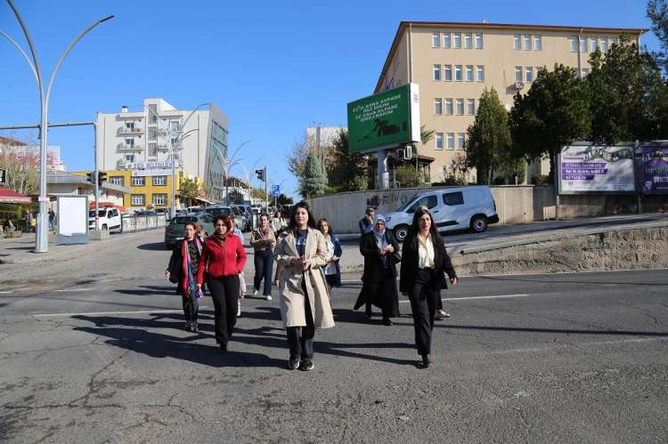 Broşûrên Agahdariyê yên Dijî Tundûtîyê di çarçoveya 25ê Mijdarê de hatin belavkirin