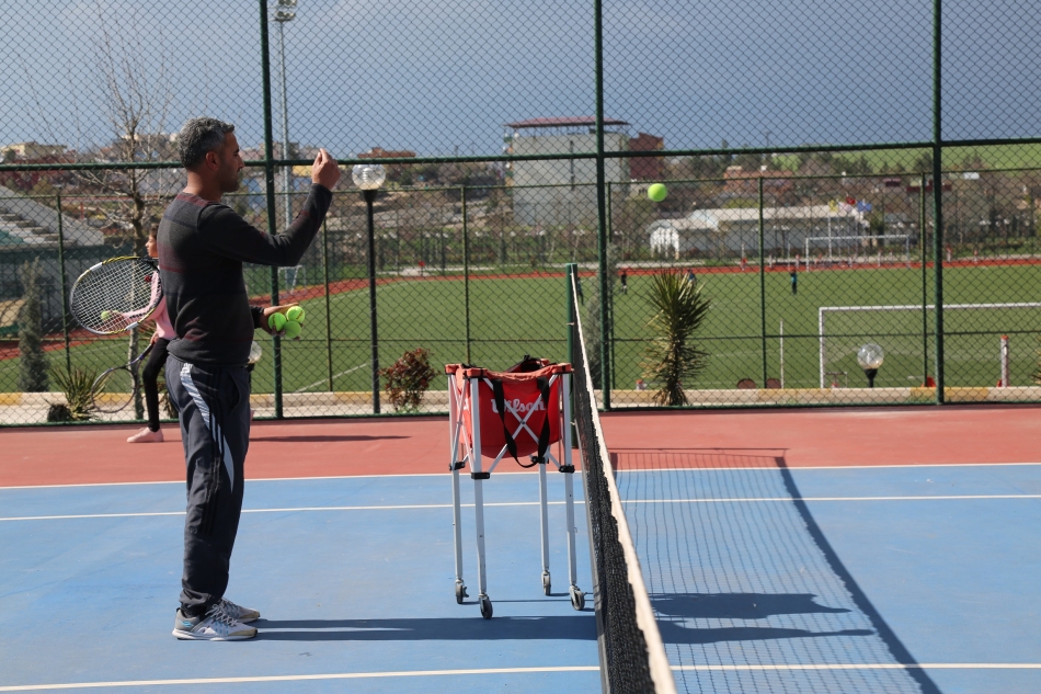 Havalar Düzeldi Çınar’da Tenis’e Devam