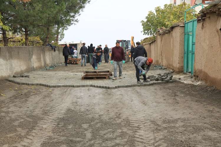 Başalan Mahallesi'nde Parke Çalışmaları Devam Ediyor 