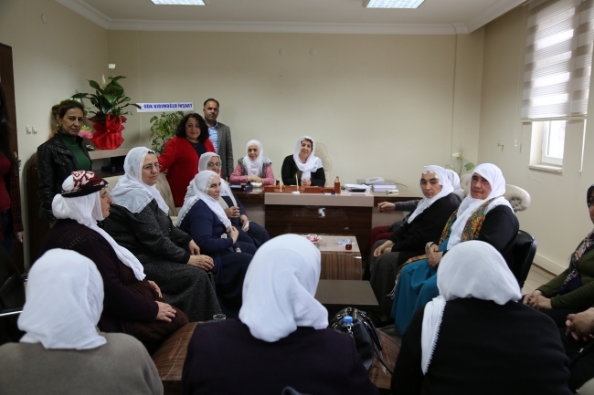 Barış Anneleri Çınar Belediyesi’ni Ziyaret Etti